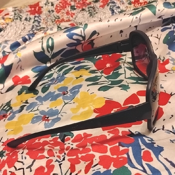 Blue 💙 Oversized Square UV Protective Sunglasses with Gradient Lenses - Picture 2 of 3